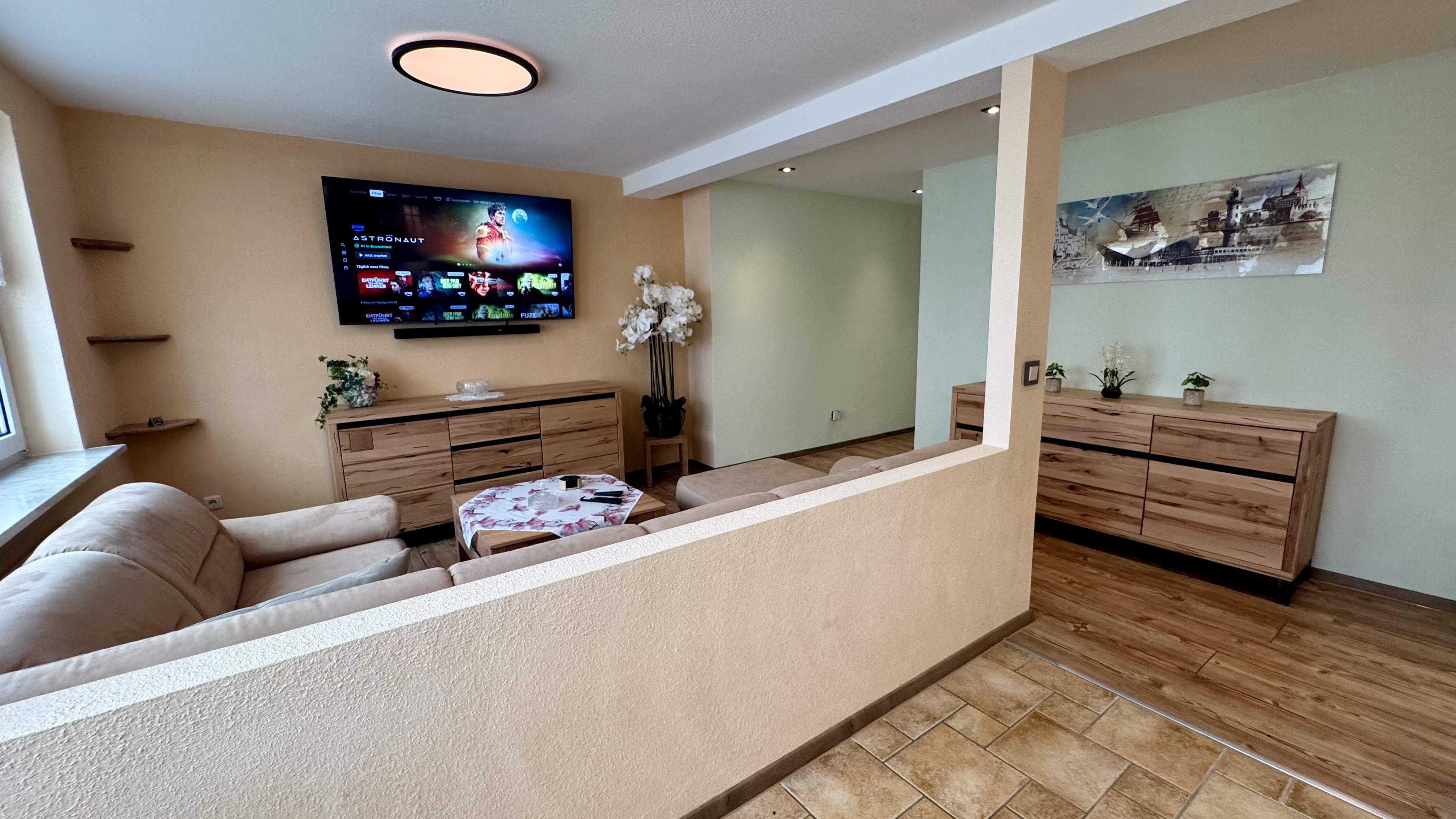 Wohnzimmer mit Smart-TV